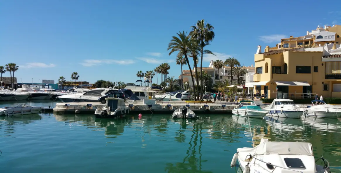 Sale of penthouse in Puerto de Cabopino 27