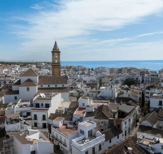 Sale of detached villa in Estepona