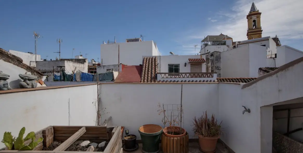 Продажа  отдельно стоящей виллы в Estepona 21