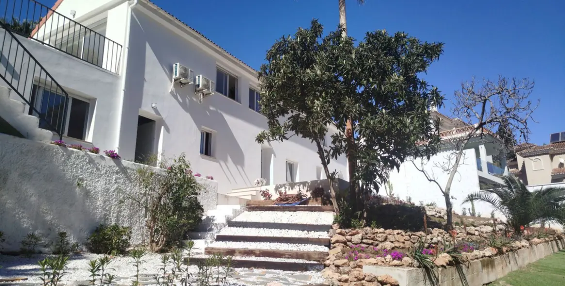 Sale of detached villa in Mijas Costa 3