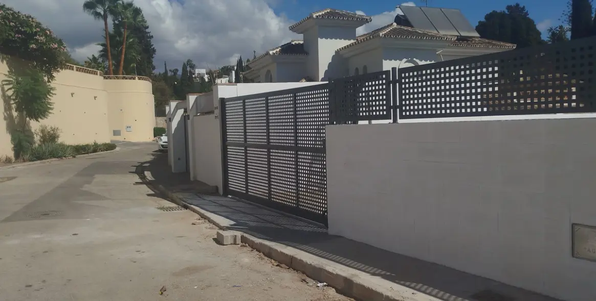 Sale of detached villa in Mijas Costa 92