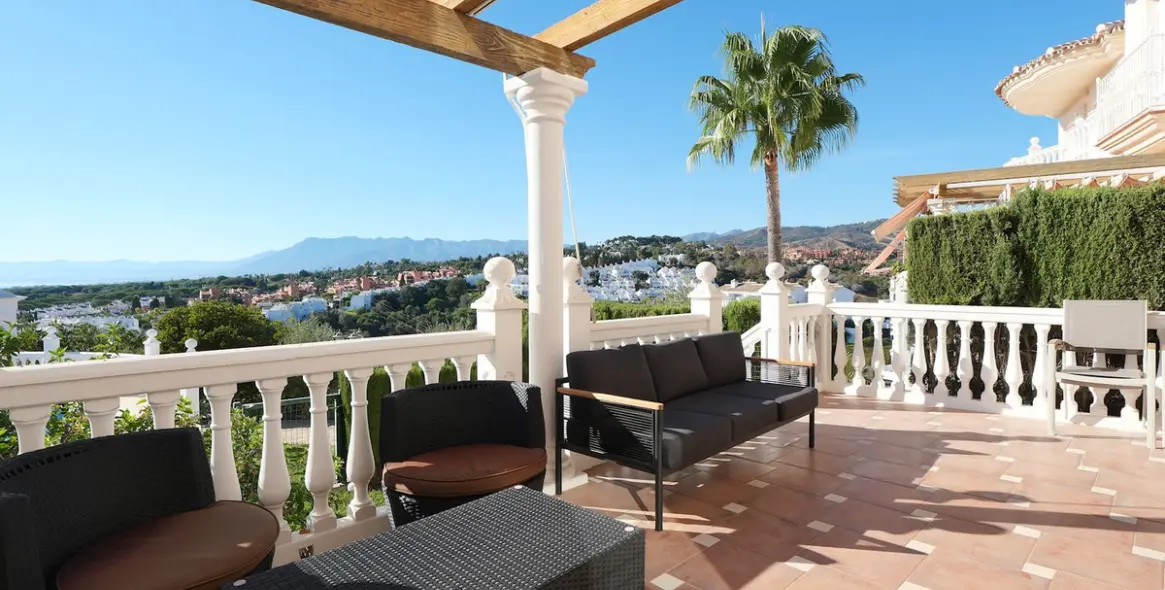 Sale of penthouse duplex in Cabopino 8