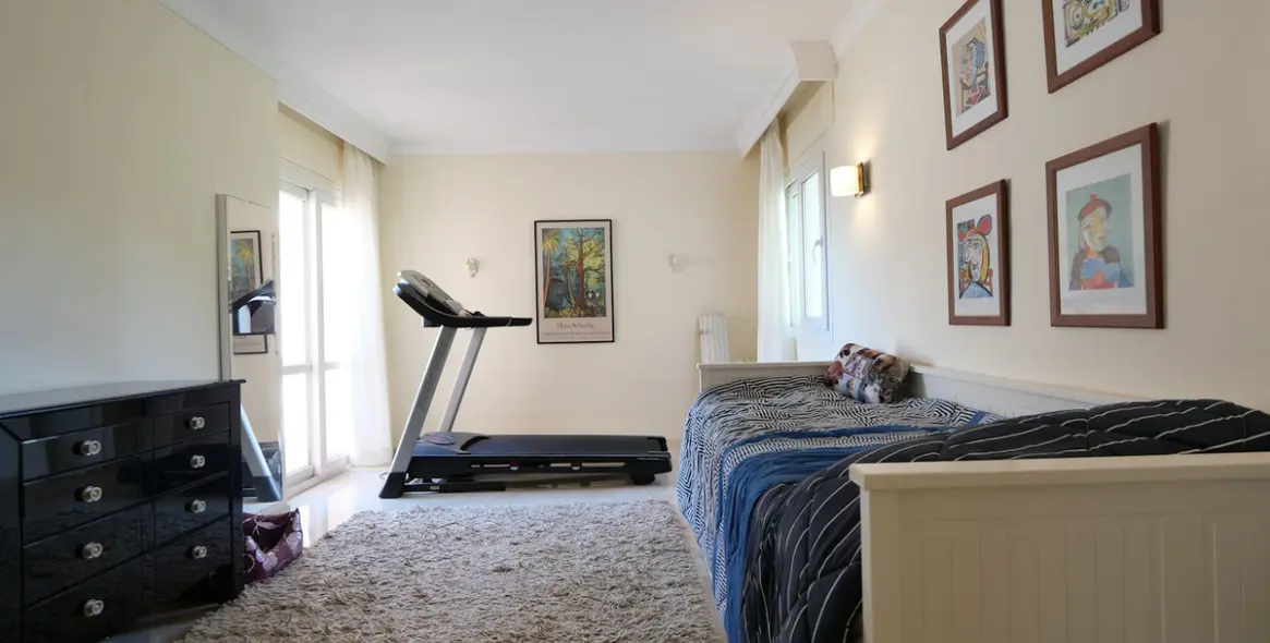 Sale of penthouse duplex in Cabopino 13