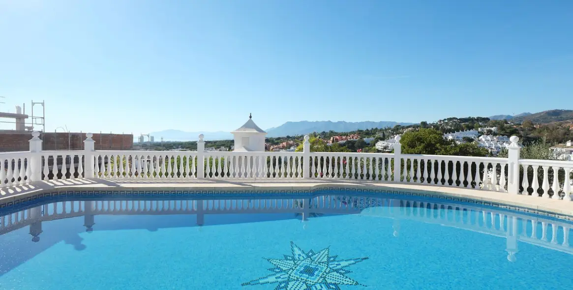 Sale of penthouse duplex in Cabopino 35