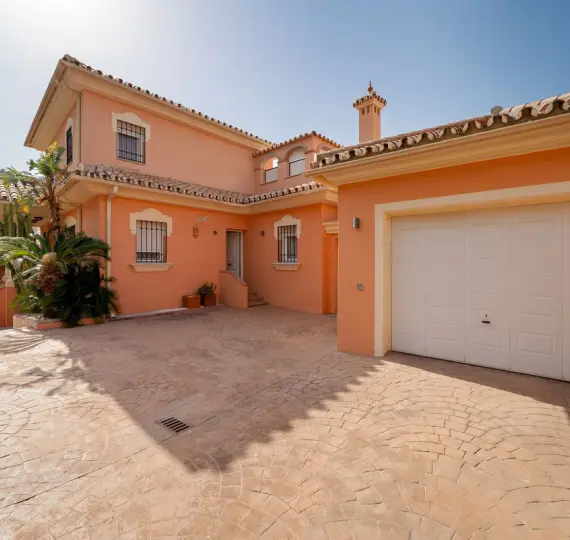 Sale of detached villa in Mijas