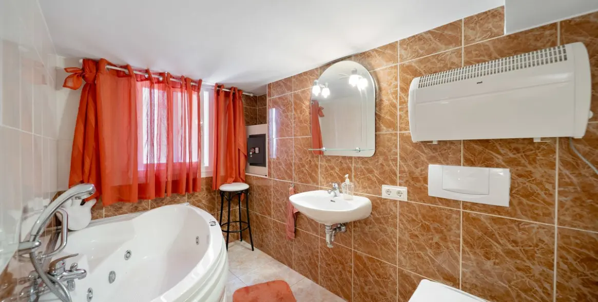 Sale of detached villa in Mijas 17