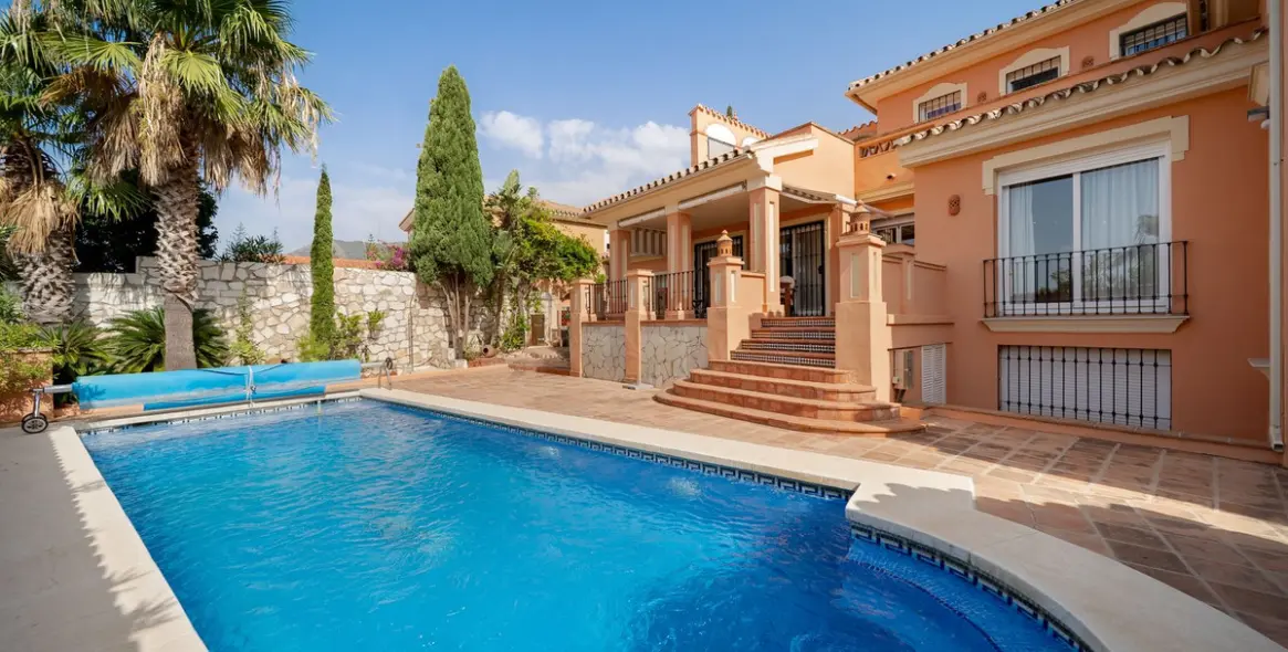 Продажа  отдельно стоящей виллы в Mijas 24