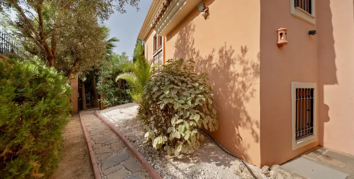 Продажа  отдельно стоящей виллы в Mijas 28