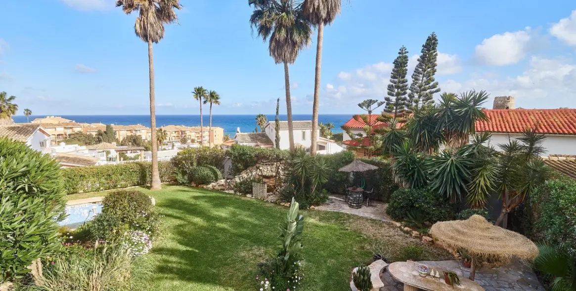 Продажа  отдельно стоящей виллы в Mijas 1