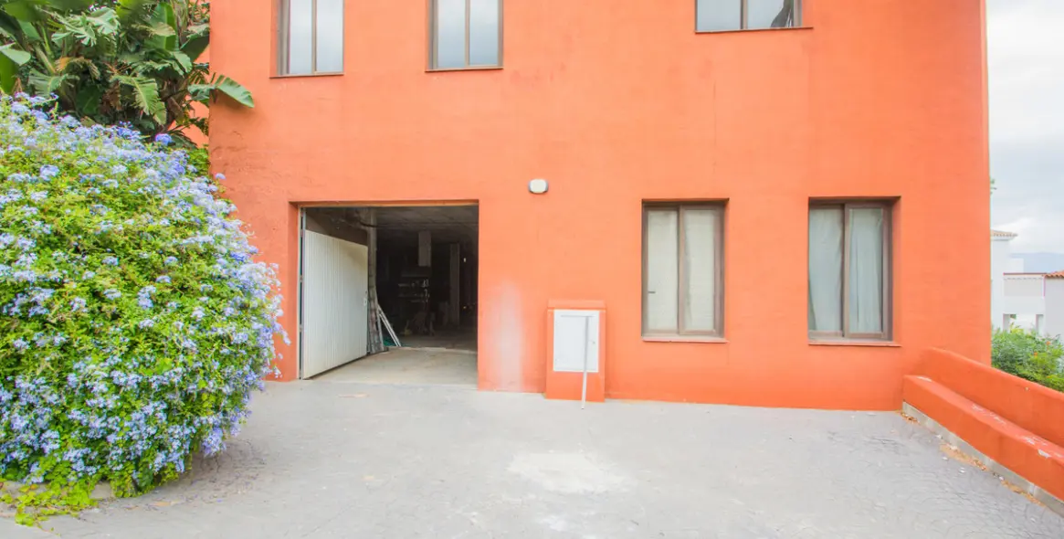 Sale of commercial premises in La Mairena 5