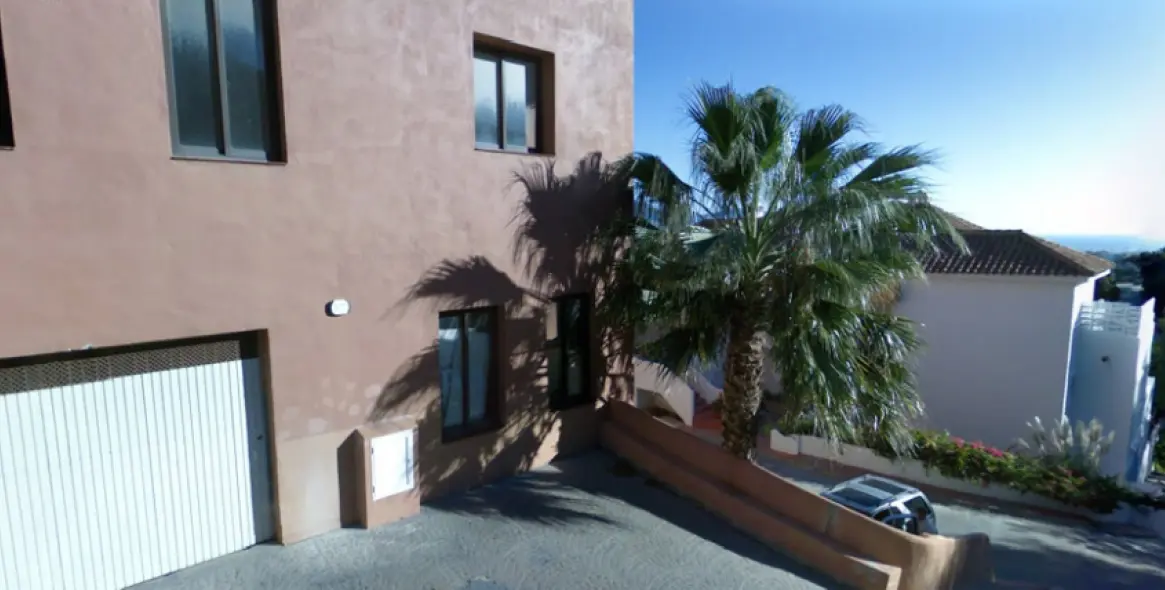 Sale of commercial premises in La Mairena 6