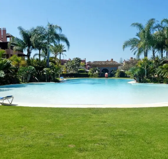 Venta de ático dúplex en Guadalmina Baja