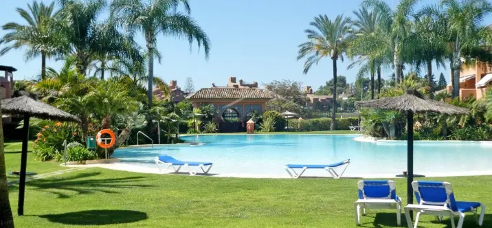 Venta de ático dúplex en Guadalmina Baja 1