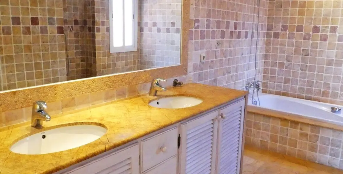 Sale of penthouse duplex in Guadalmina Baja 9