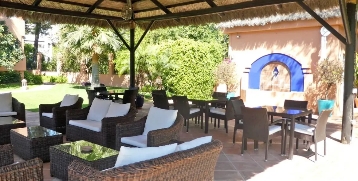 Sale of penthouse duplex in Guadalmina Baja 10