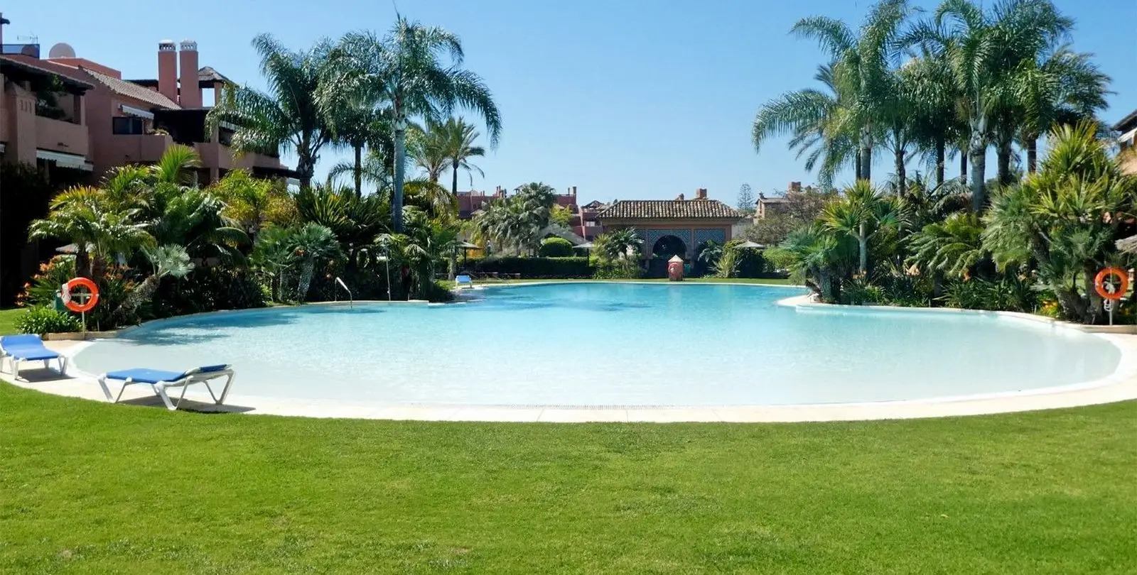 Sale of penthouse duplex in Guadalmina Baja 1