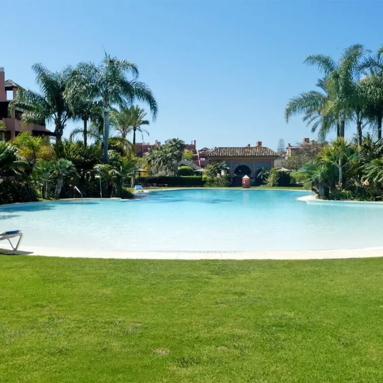 Venta de ático dúplex en Guadalmina Baja