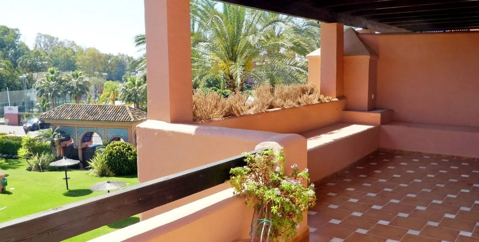 Sale of penthouse duplex in Guadalmina Baja 4
