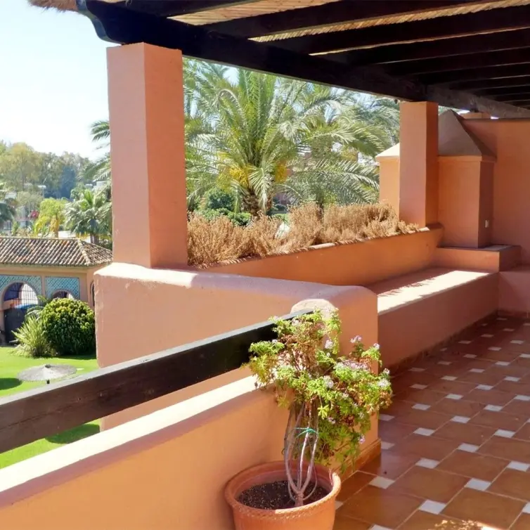 Venta de ático dúplex en Guadalmina Baja