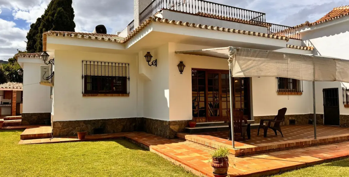 Sale of detached villa in Churriana 1