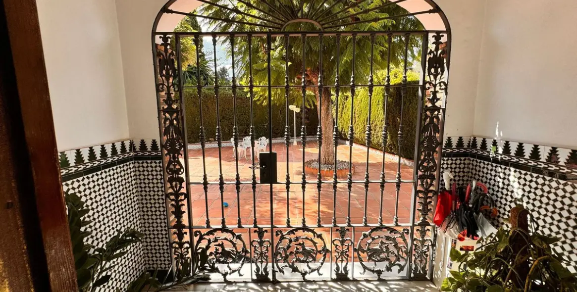 Sale of detached villa in Churriana 4