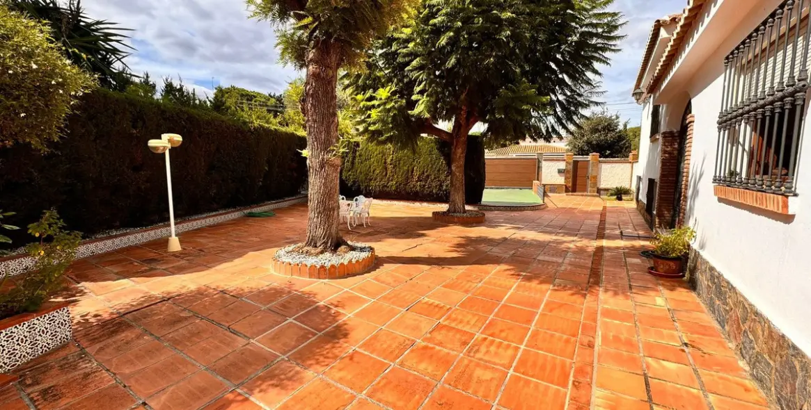 Sale of detached villa in Churriana 6