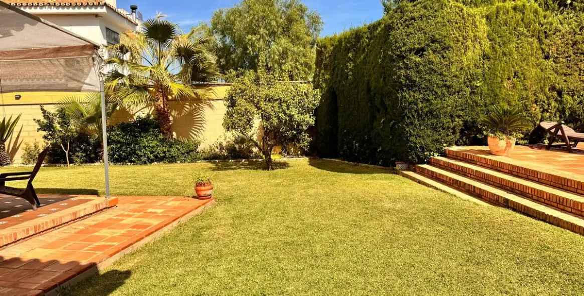 Sale of detached villa in Churriana 11