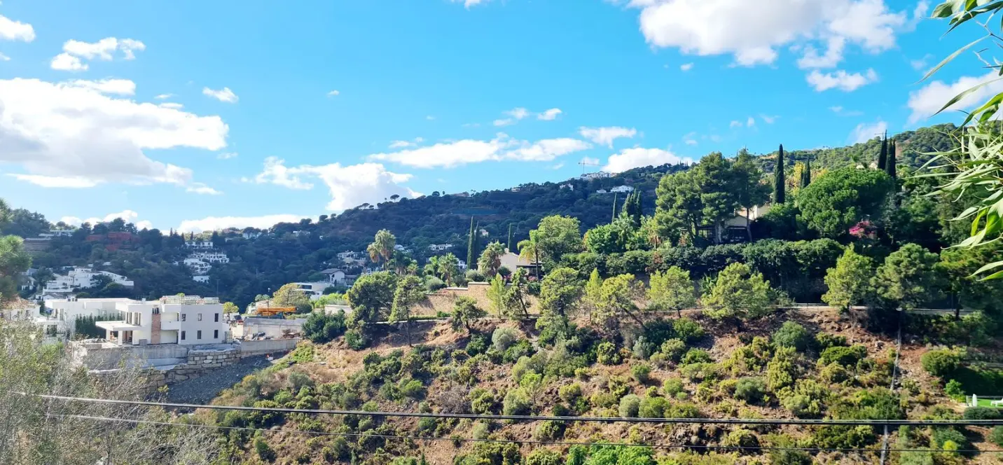 Sale of residential plot in El Madroñal 2