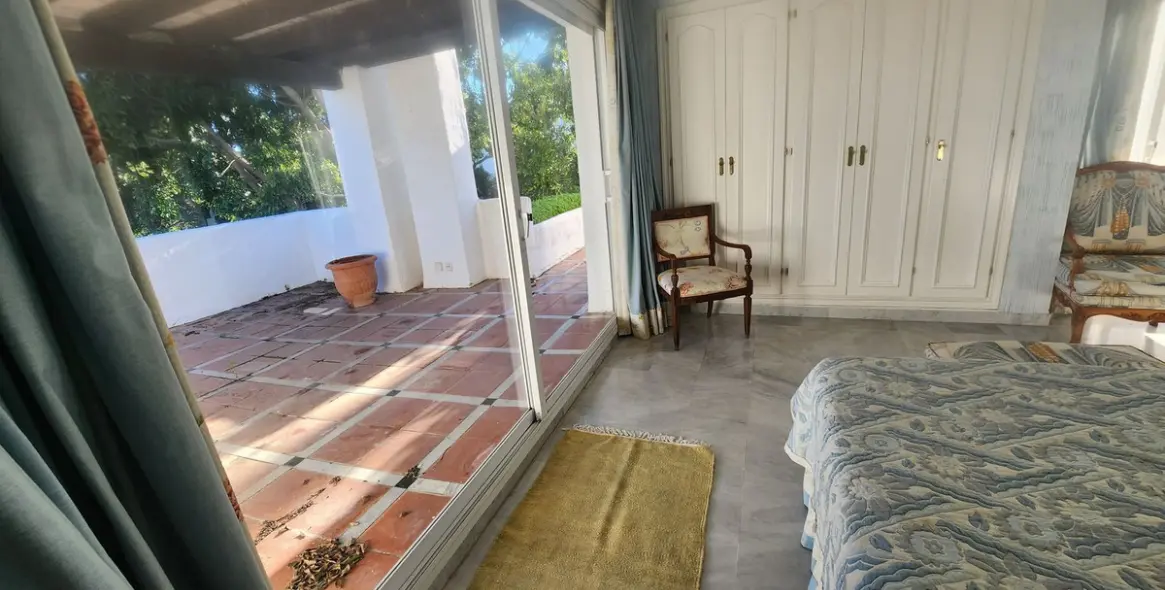 Sale of penthouse duplex in Guadalmina Baja 22