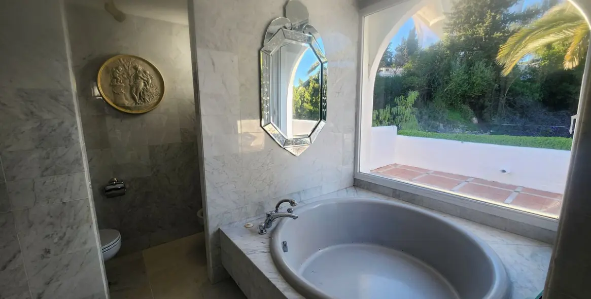 Venta de ático dúplex en Guadalmina Baja 23