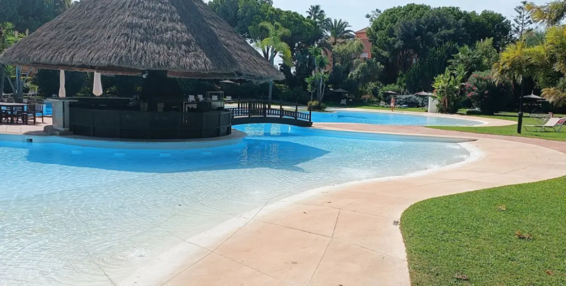 Venta de ático dúplex en Guadalmina Baja 24