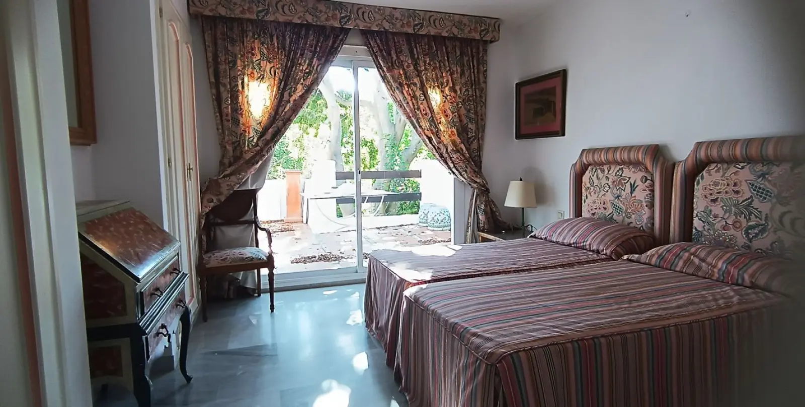 Sale of penthouse duplex in Guadalmina Baja 12