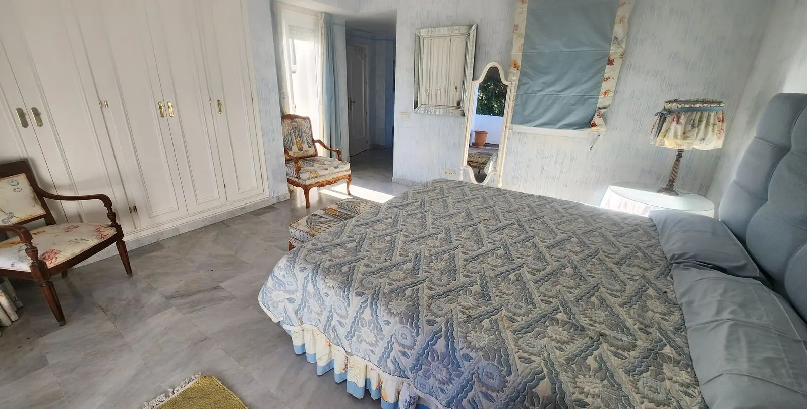 Sale of penthouse duplex in Guadalmina Baja 17