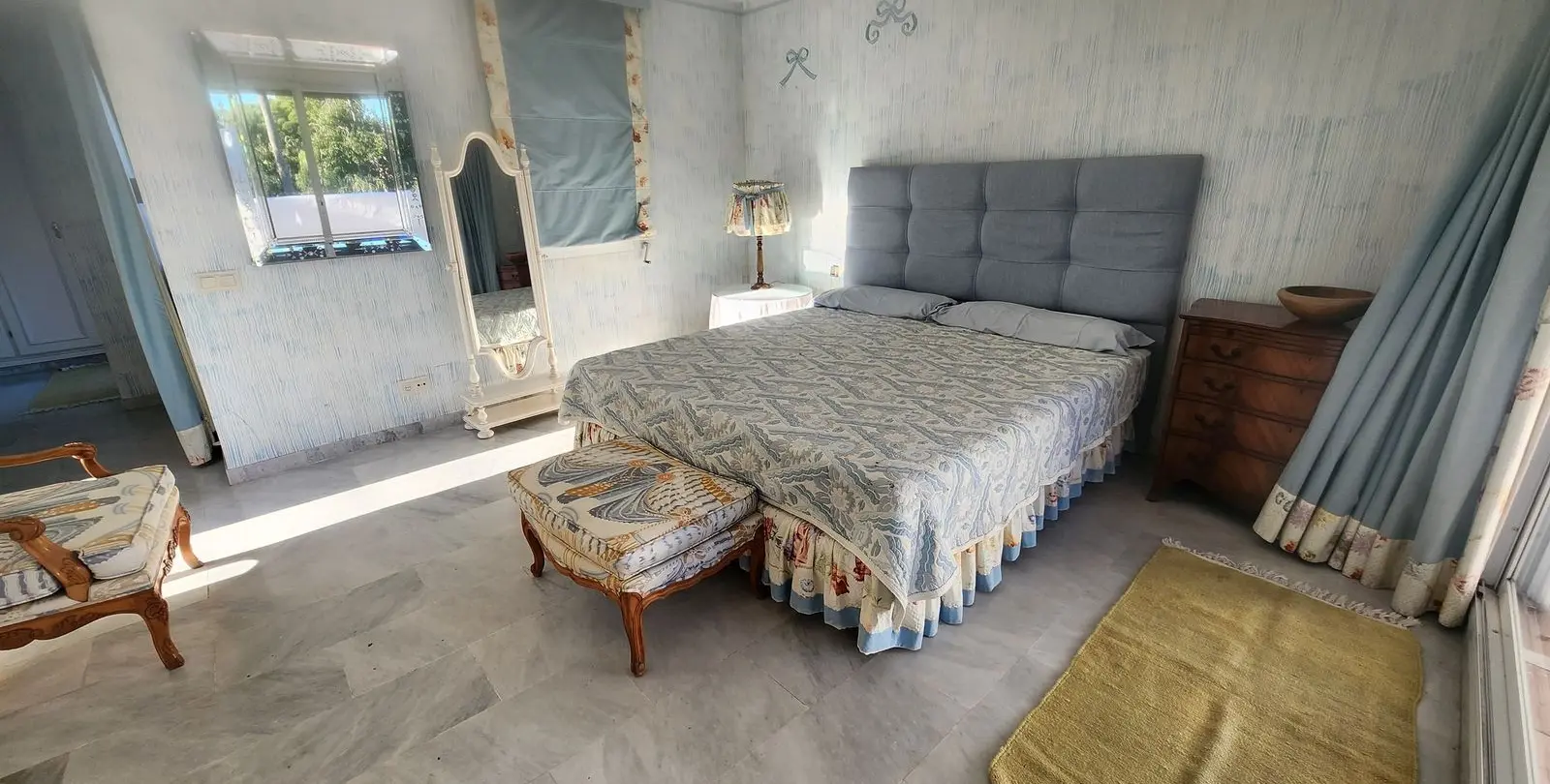 Sale of penthouse duplex in Guadalmina Baja 18