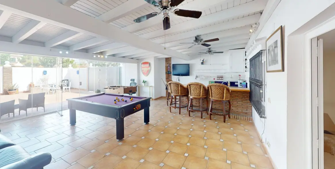 Продажа  отдельно стоящей виллы в Estepona (район Costalita) 8