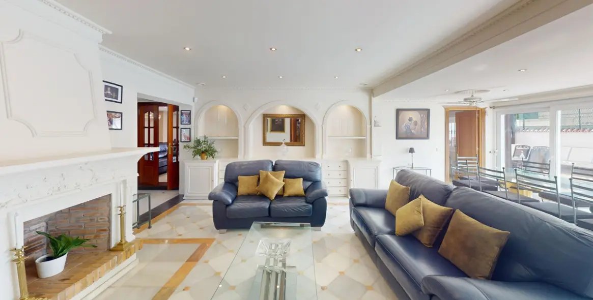 Sale of detached villa in Costalita 27