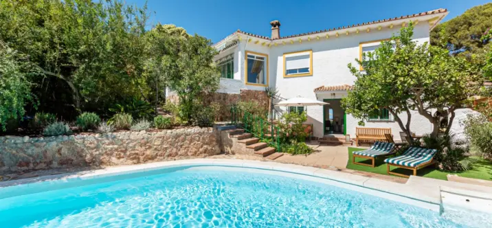 Продажа  отдельно стоящей виллы в Torremolinos 0