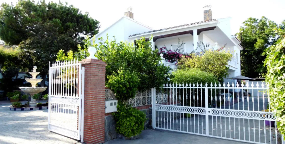 Продажа  отдельно стоящей виллы в Coín 1