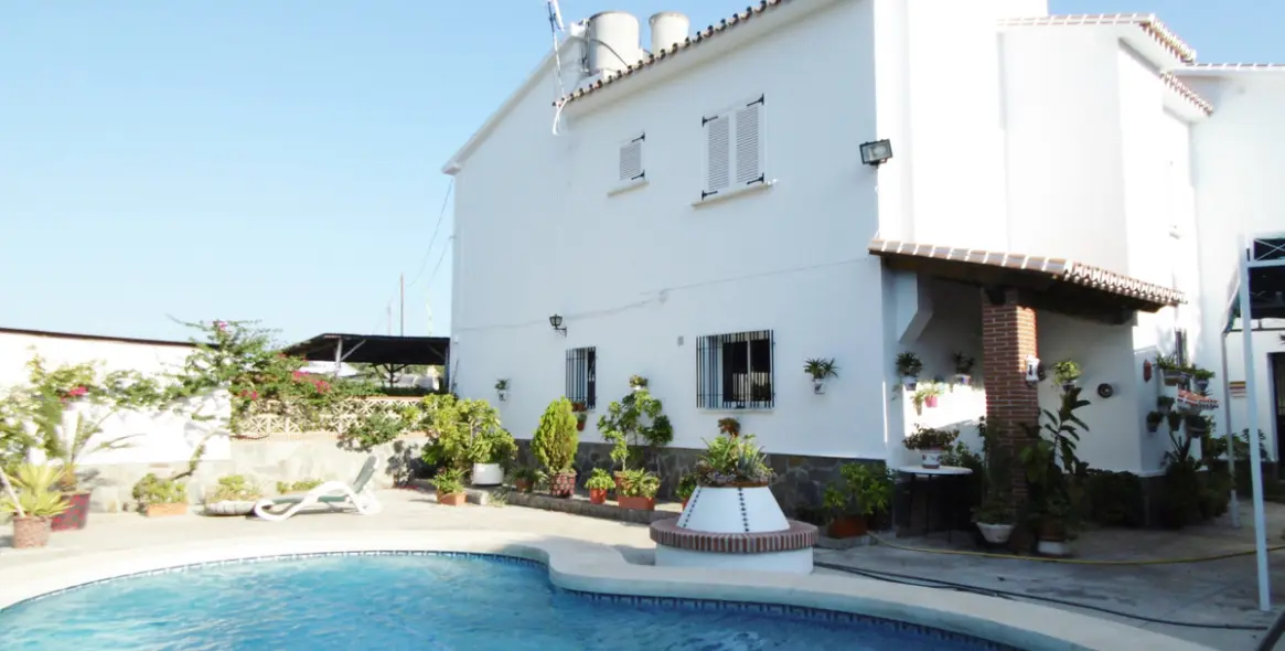 Продажа  отдельно стоящей виллы в Coín 2