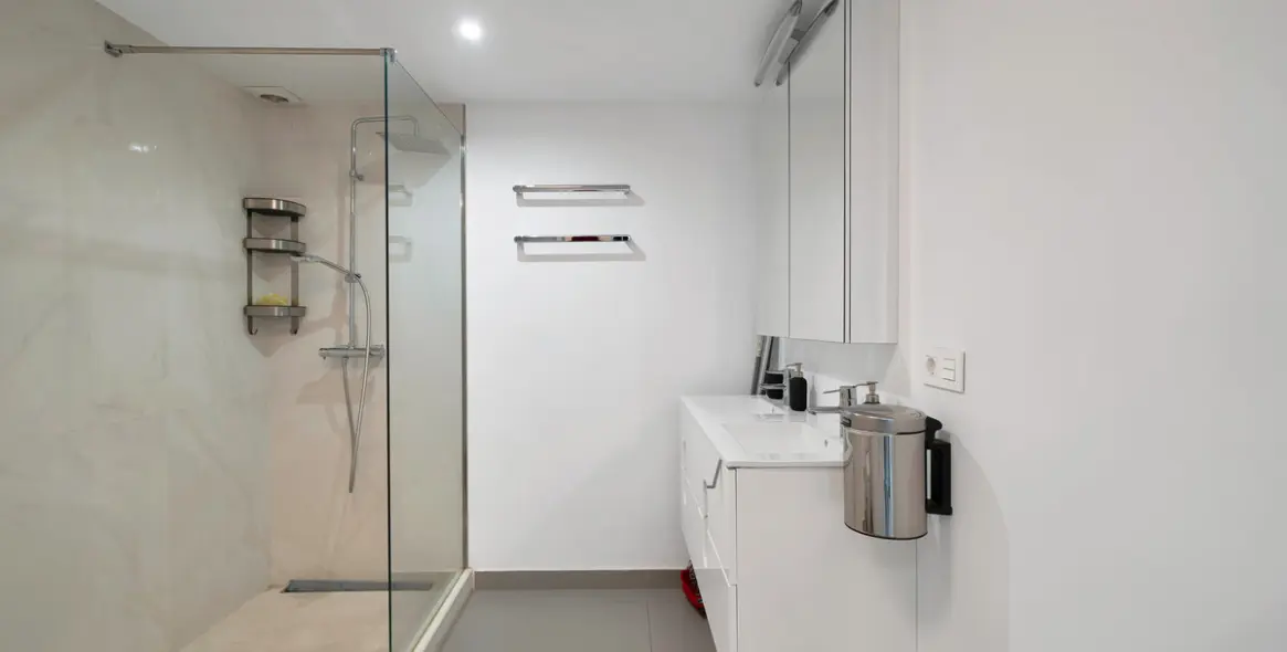 Sale of middle floor apartment in Marbella 8