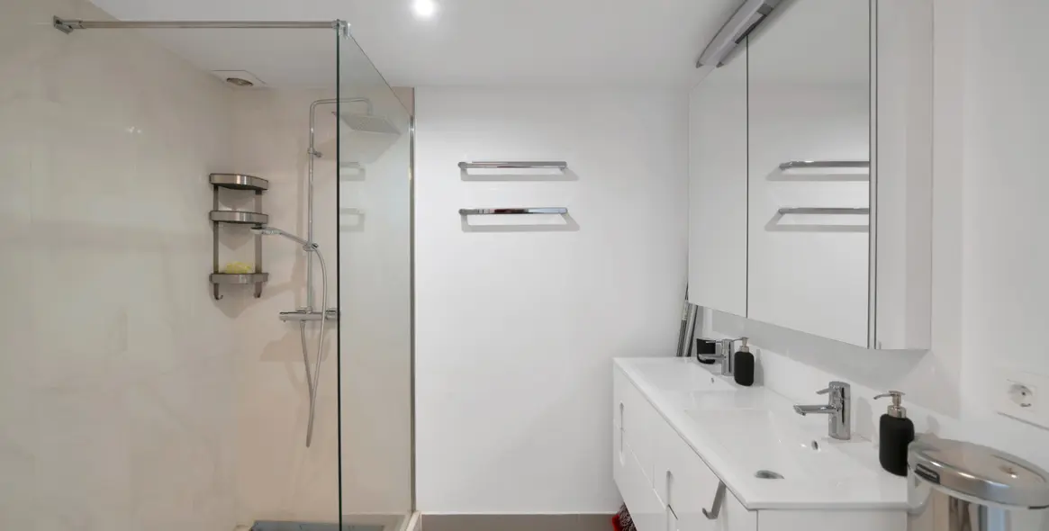 Sale of middle floor apartment in Marbella 10