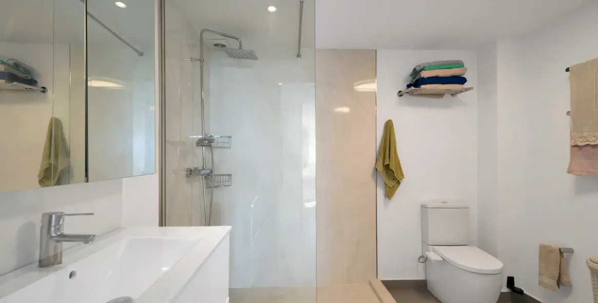 Sale of middle floor apartment in Marbella 11