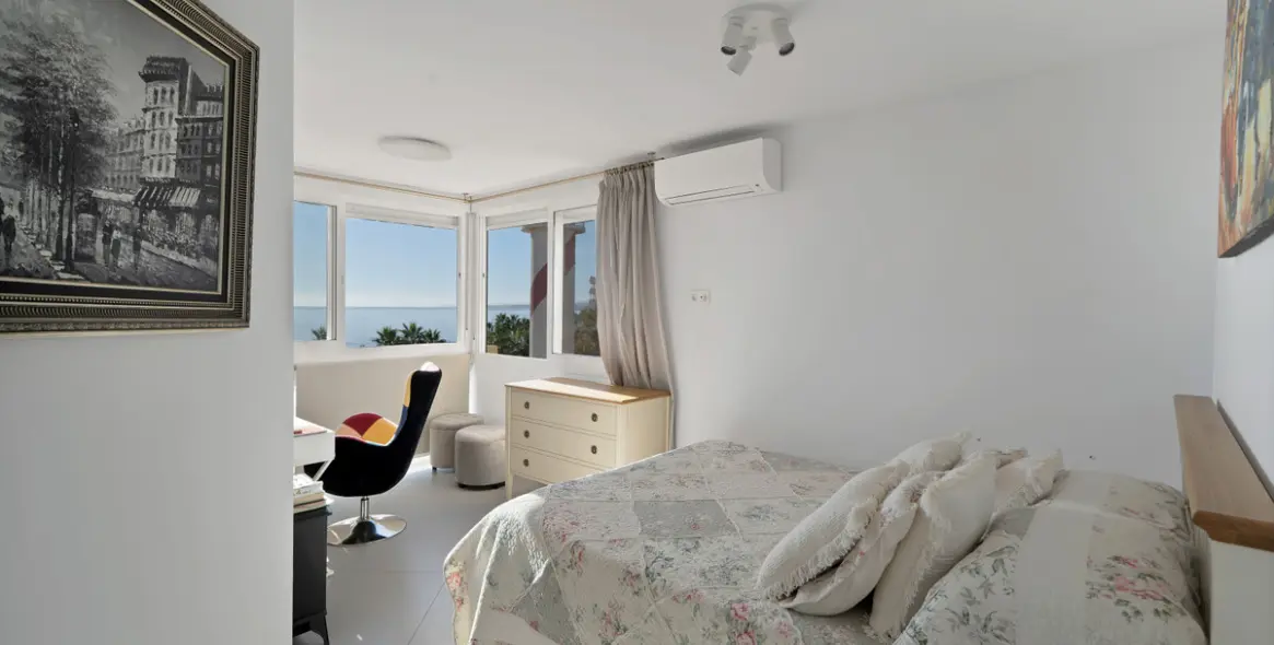 Sale of middle floor apartment in Marbella 18