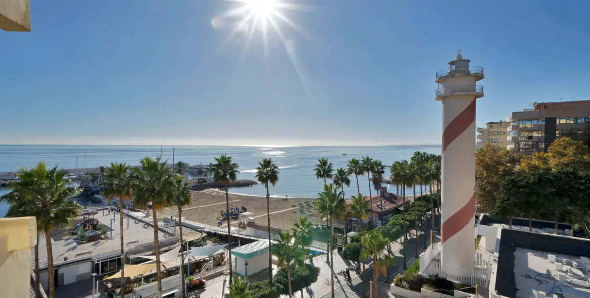 Venta de apartamento en planta media en Marbella 25