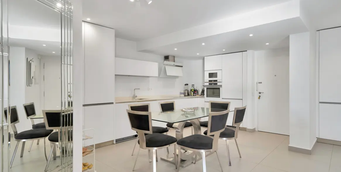 Venta de apartamento en planta media en Marbella 33