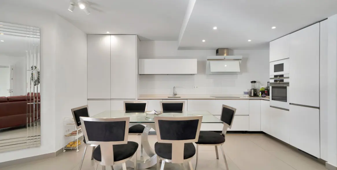 Venta de apartamento en planta media en Marbella 34