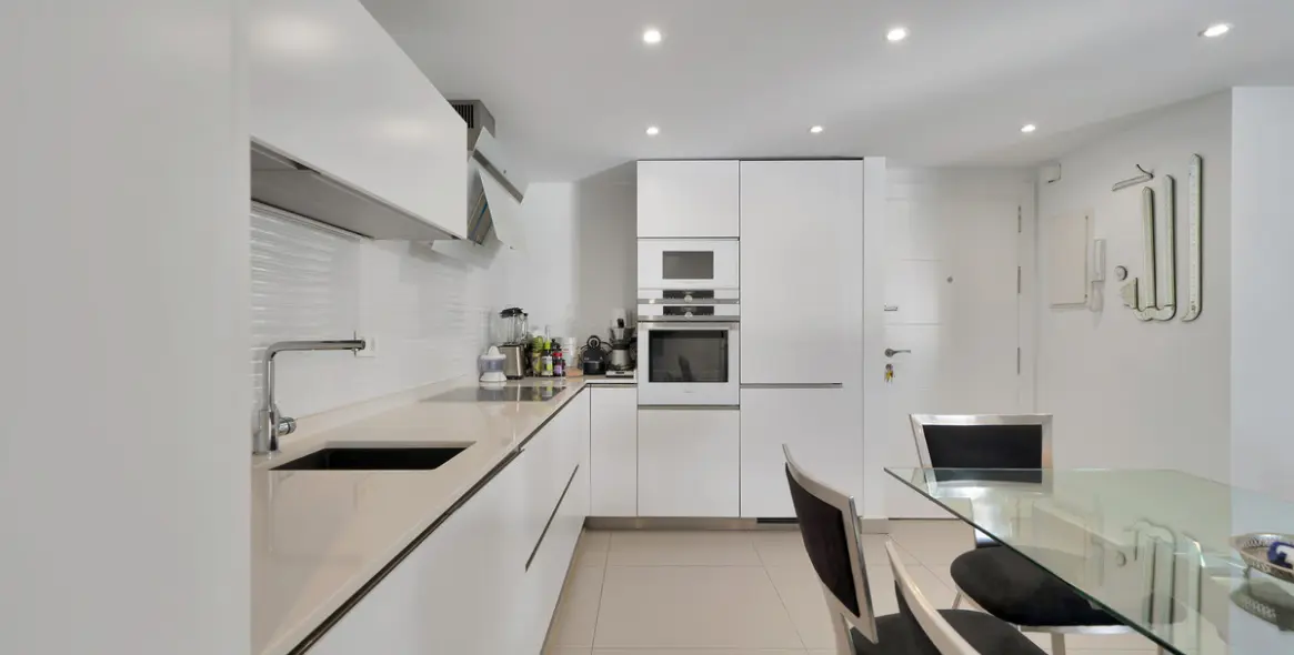 Venta de apartamento en planta media en Marbella 38