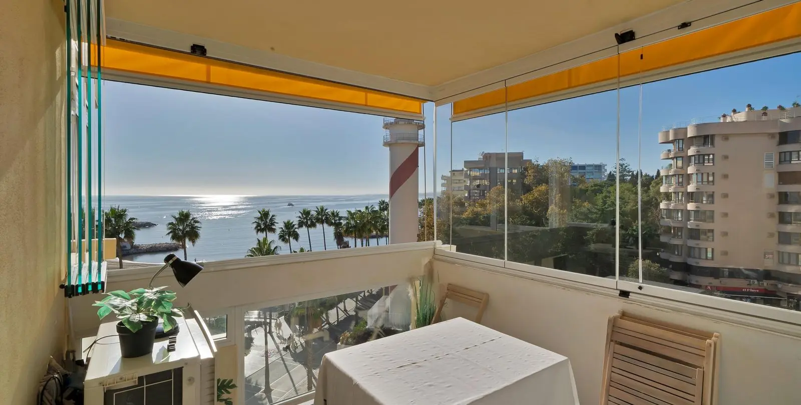 Venta de apartamento en planta media en Marbella 1