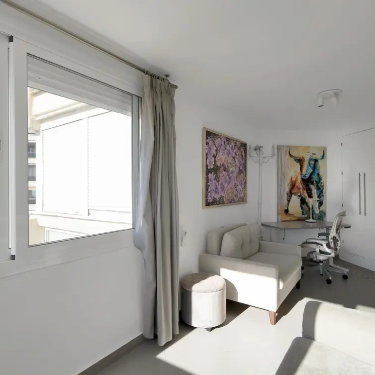 Продажа апартаментов на среднем этаже в Marbella
