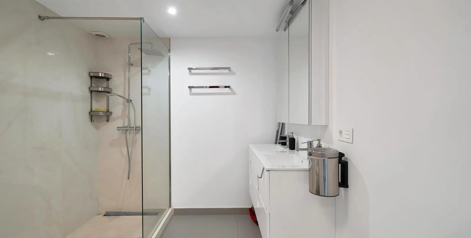 Venta de apartamento en planta media en Marbella 8